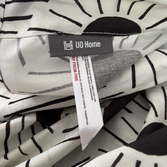 NEW Urban Outfitters UO Black & White Geo Sun Shower Curtain - Picture 3 of 3